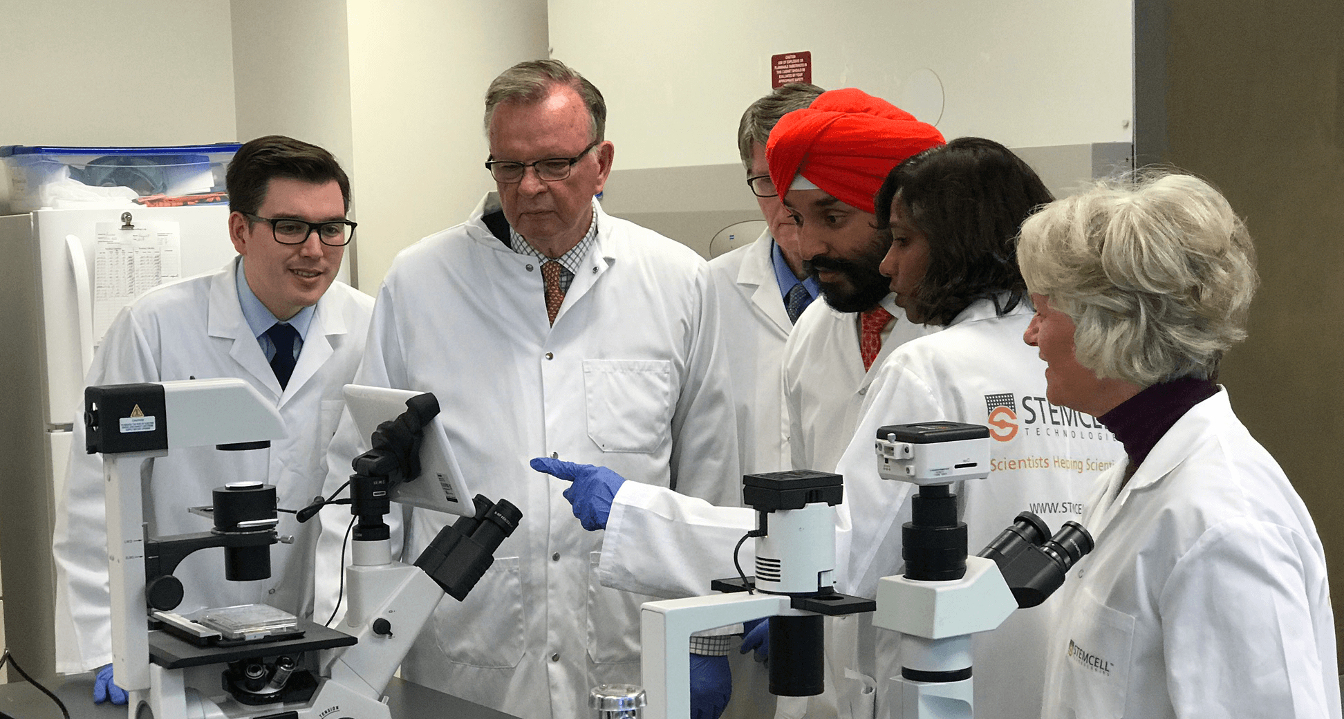 Terry talking with a group stem cell researchers